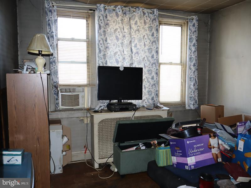 WEST OAK LANE - Residential