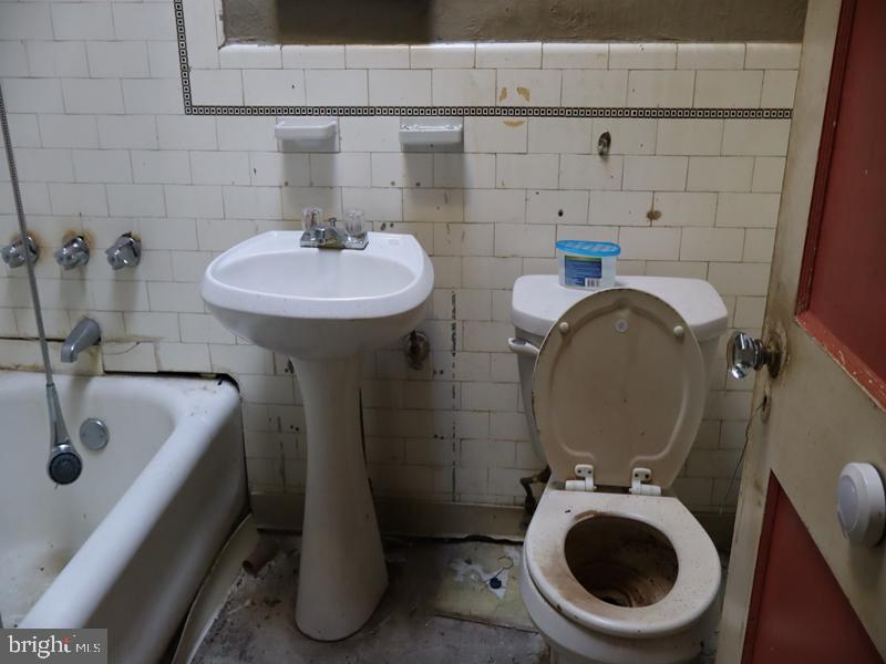 WEST OAK LANE - Residential