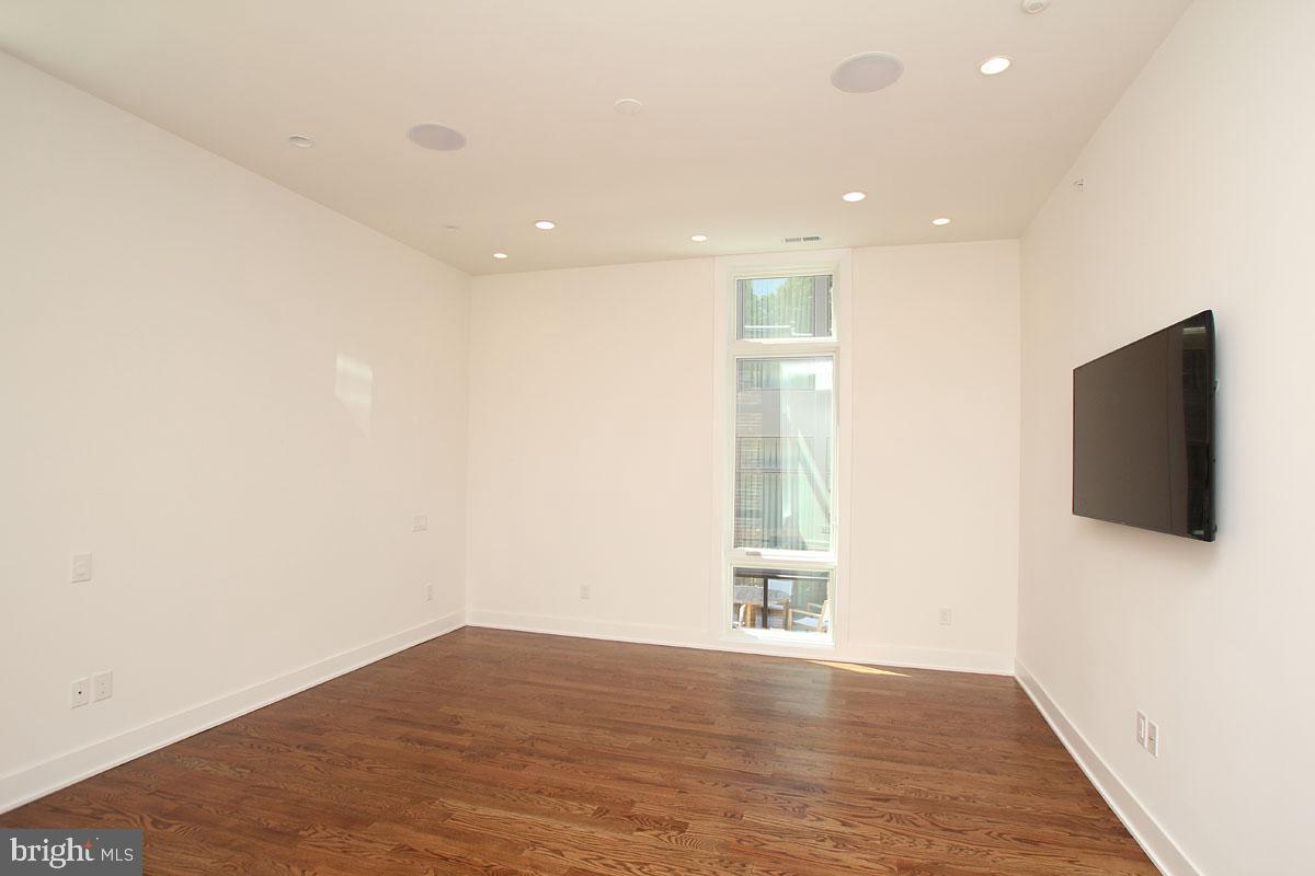 GRADUATE HOSPITAL - Residential