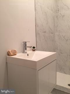 EAST KENSINGTON - Residential