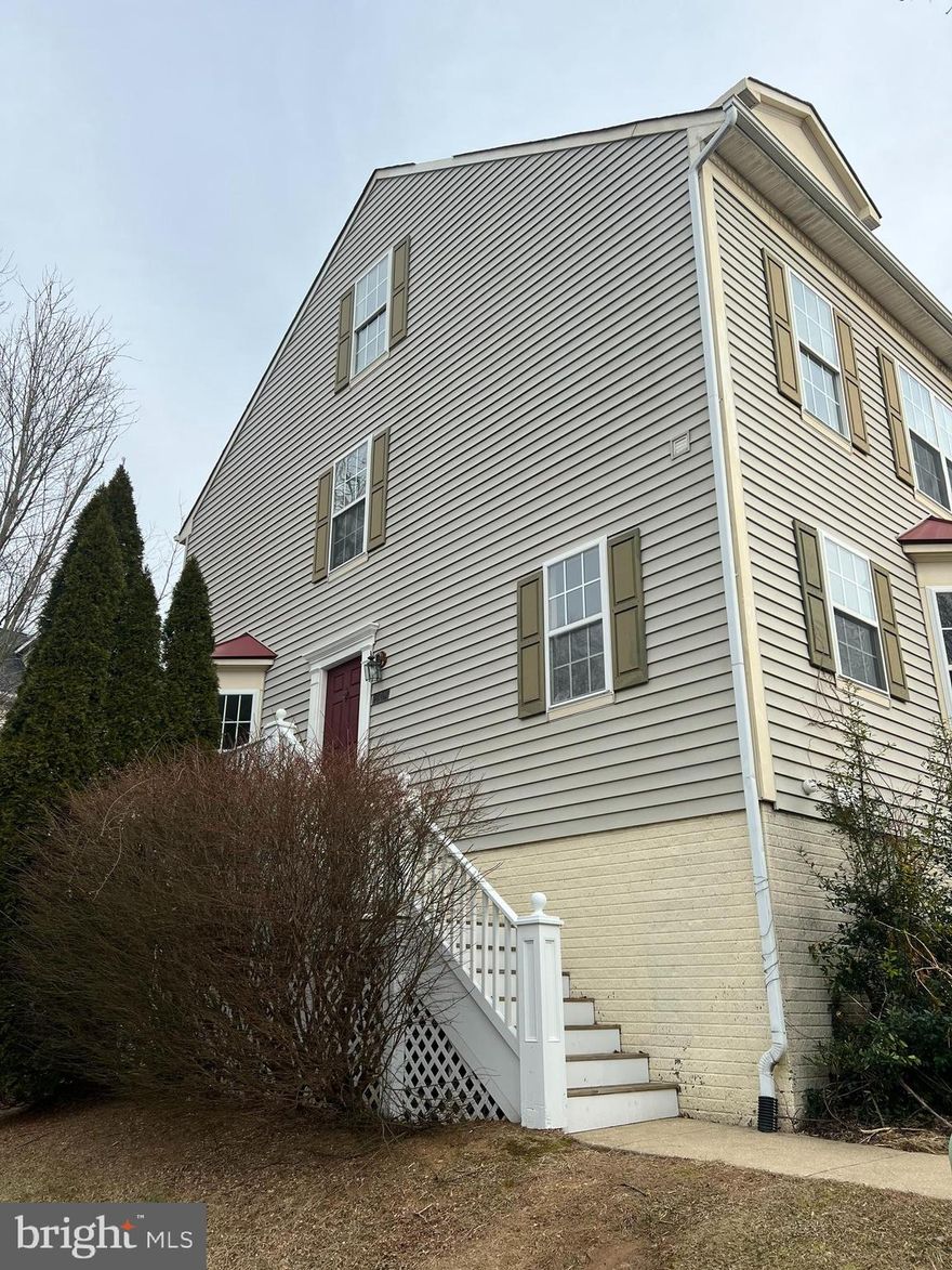 MOVE IN READY  3BEDROOM ,2.5 BATHROOM   END UNIT TOWNHOUSE WITH 2 CAR GARAGE. NEWLY RENOVATED KITCHEN AND BRAND-NEW APPLIANCES. ALL CARPETS ARE NEW ON ALL THE FLOORS. SEPARATE SUITE ON THE TOP FLOOR WITH SOAKING TUB AND SEPARATE SHOWER.
 ROOM IN THE BESEMENT THAT MAKES IT SPECIAL FOR OFFICE, , SPECIAL PURPOSE. COME HOME TO THIS BEAUTIFUL HOUSE IN THE VILLAGE OF WINTERSET COMMUNITY THAT IS PROUD OF POOL, AND PLAYGROUND. CLOSE TO 795 AND 695.