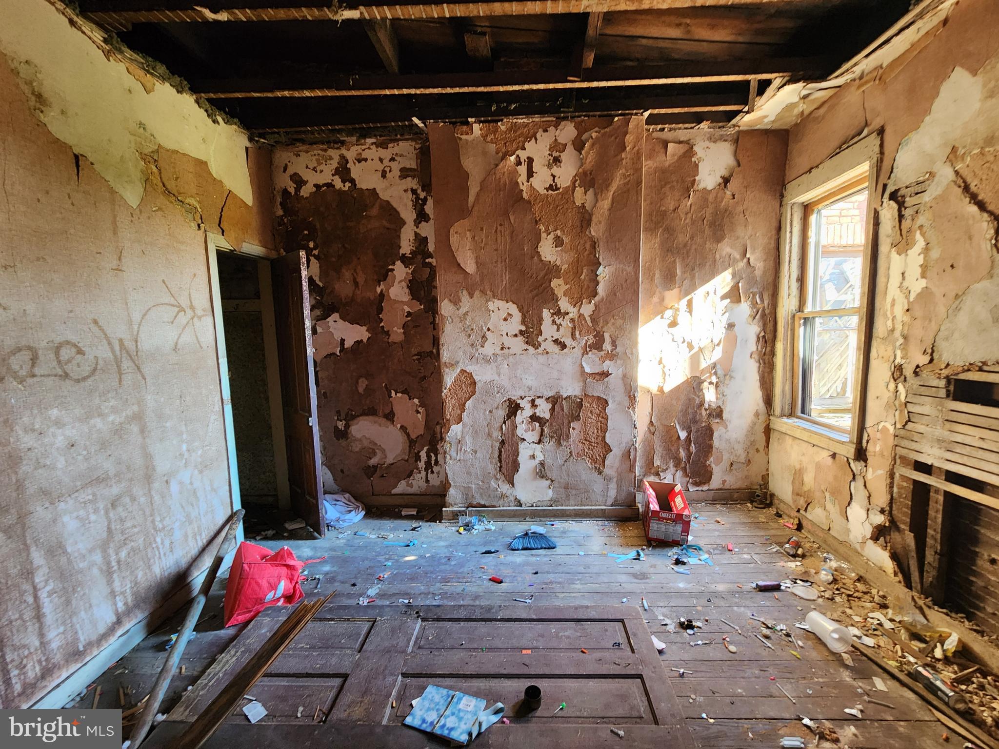 BROADWAY EAST - Residential