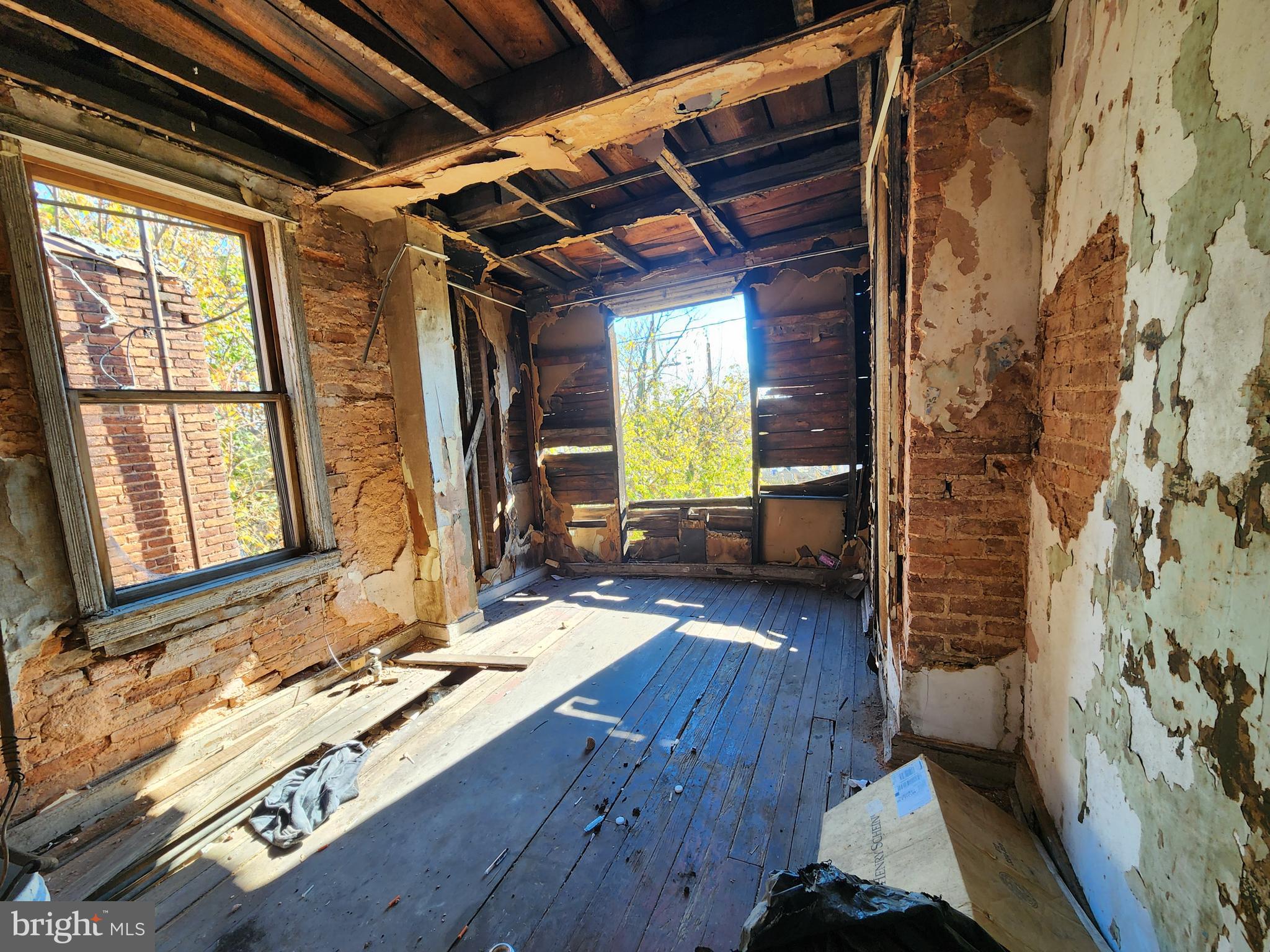 BROADWAY EAST - Residential