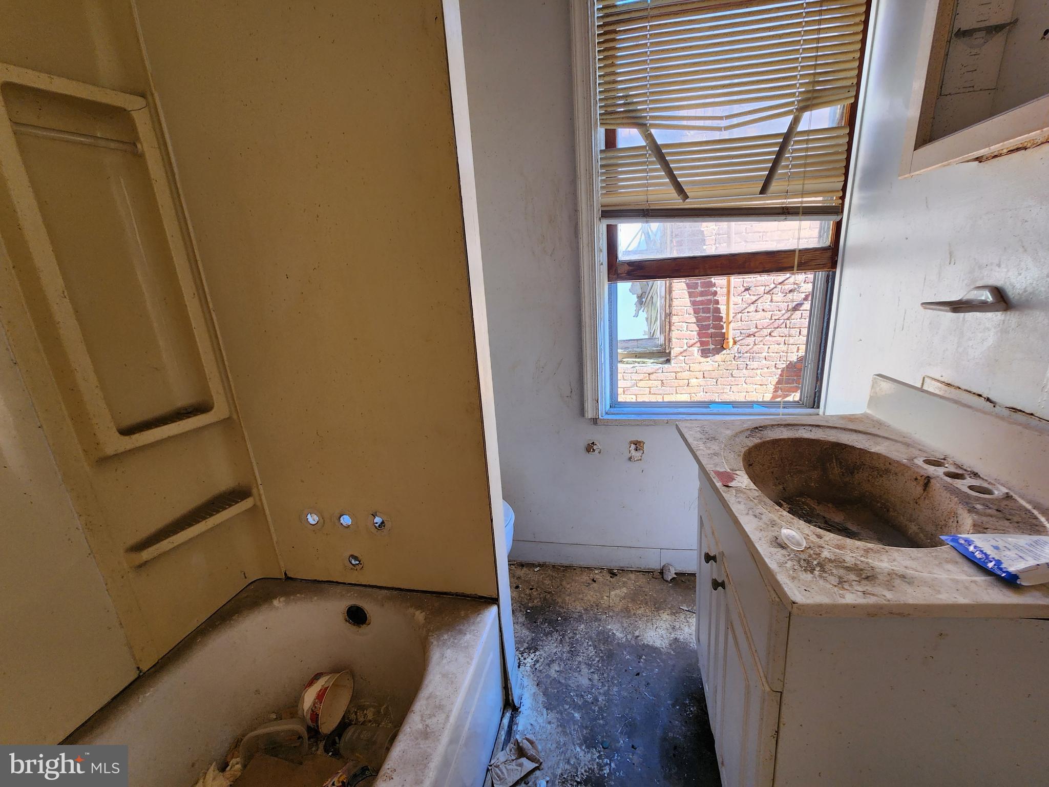 BROADWAY EAST - Residential