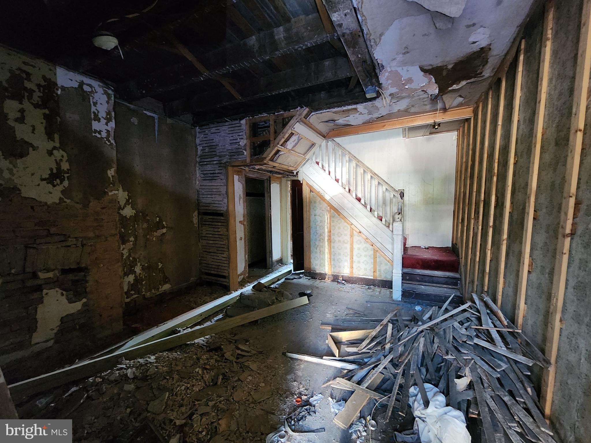 BROADWAY EAST - Residential