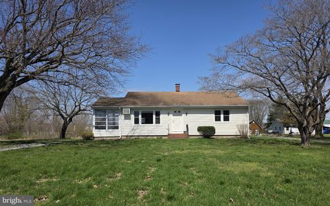 697 W DENNEYS ROAD DOVER DE 19904