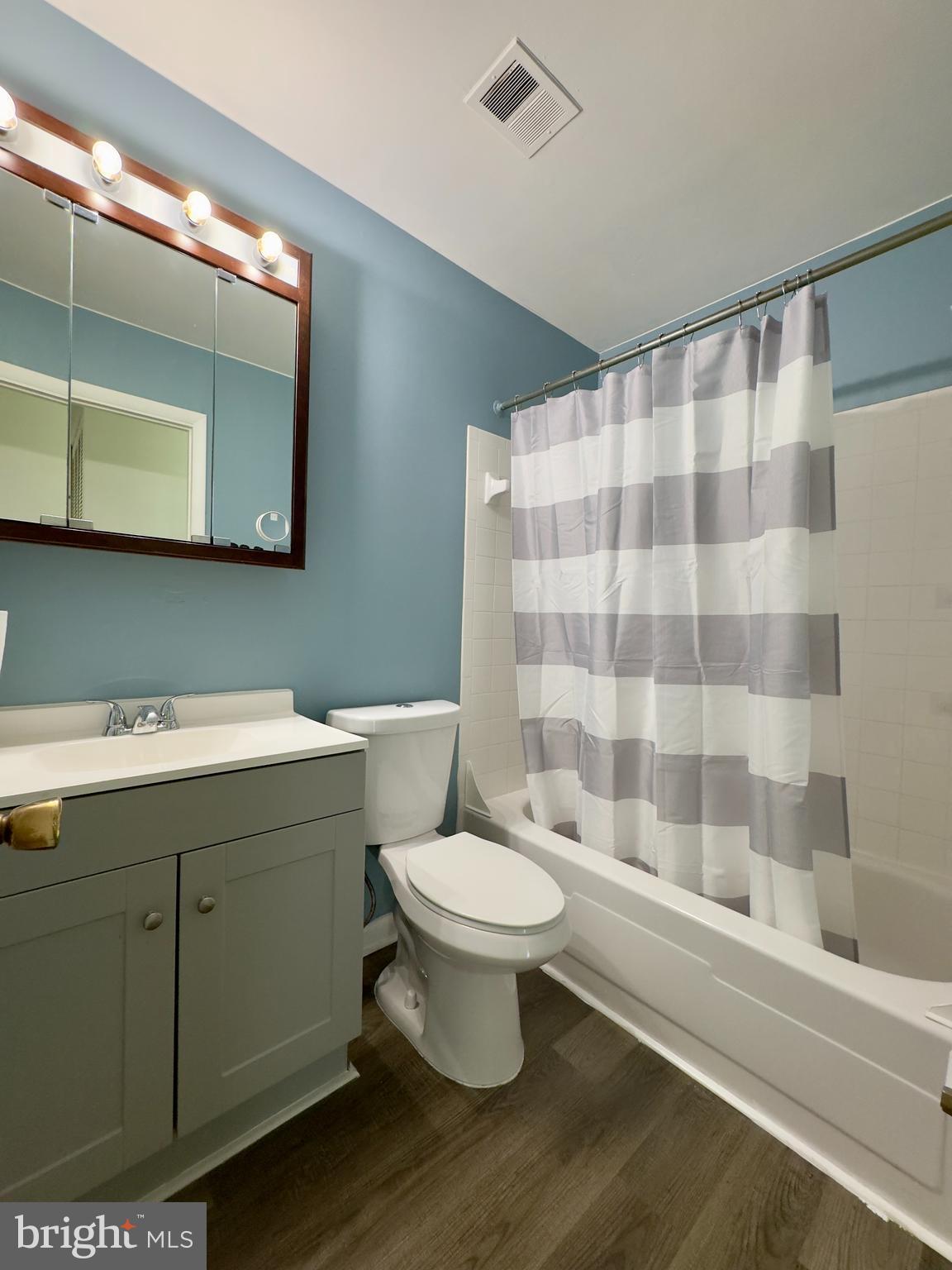 KINGS COURT - Residential Lease