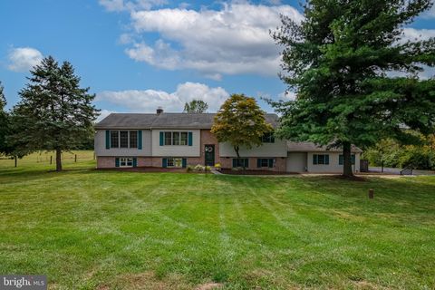 282 ERNST ROAD MOHRSVILLE PA 19541
