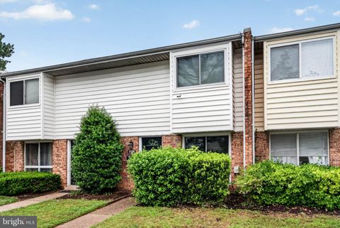 Photo of 13256 Poener Place, HERNDON, VA 20170 (MLS # VAFX2315194)