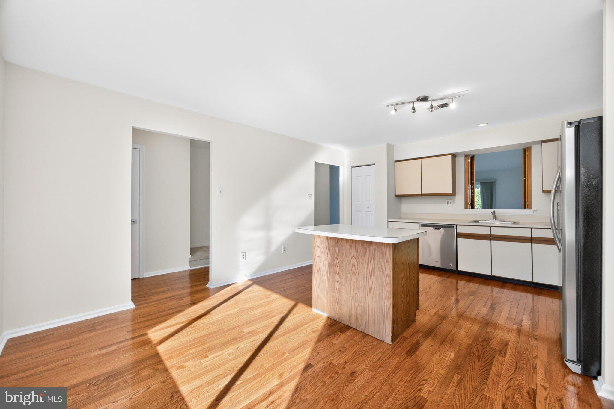 122 PEMBROKE COURT