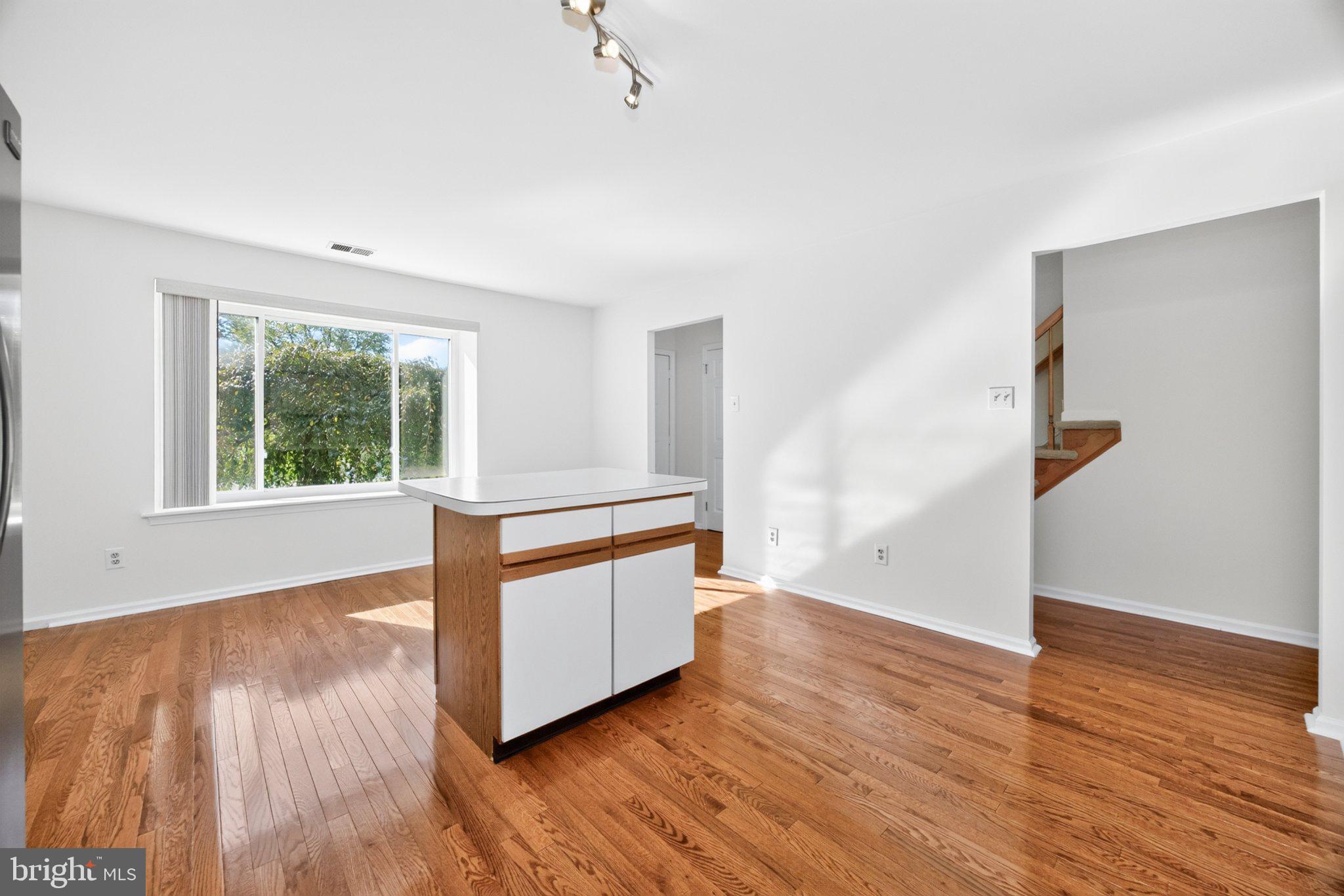 122 PEMBROKE COURT