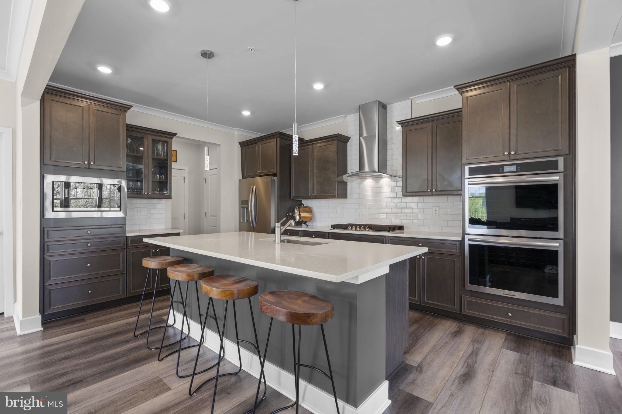 WATER'S LANDING - Residential