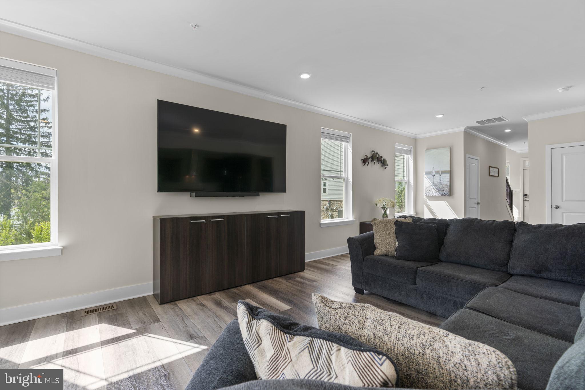 WATER'S LANDING - Residential