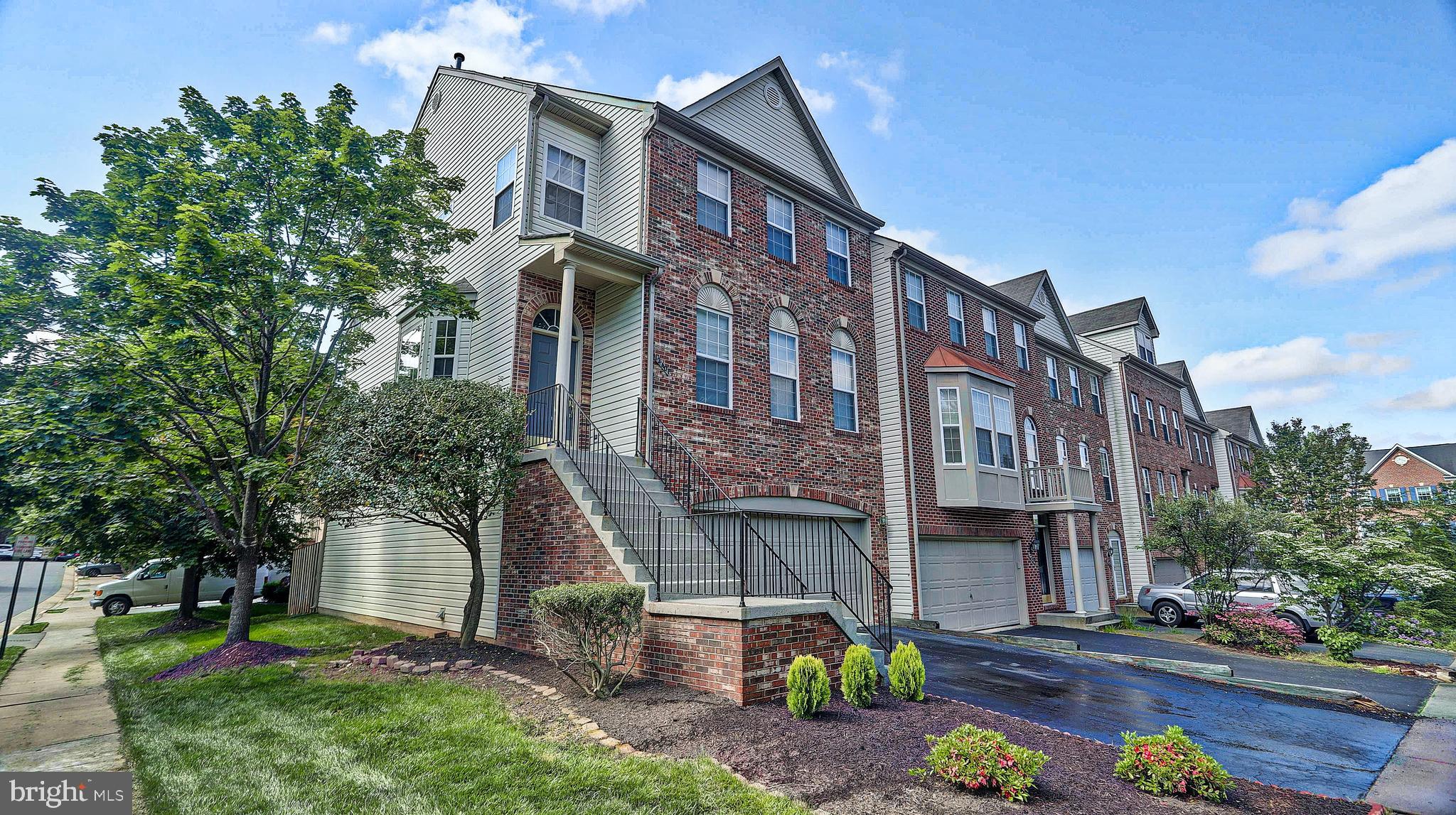 FAIR LAKES COURT - Residential