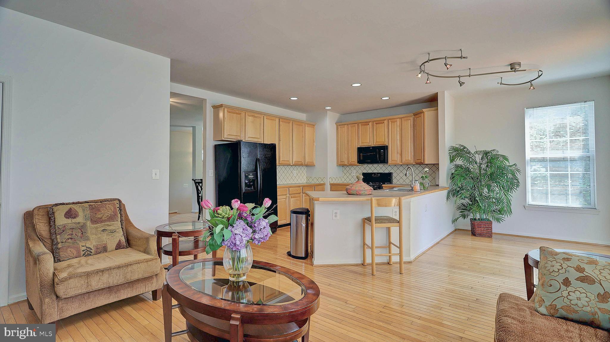 FAIR LAKES COURT - Residential