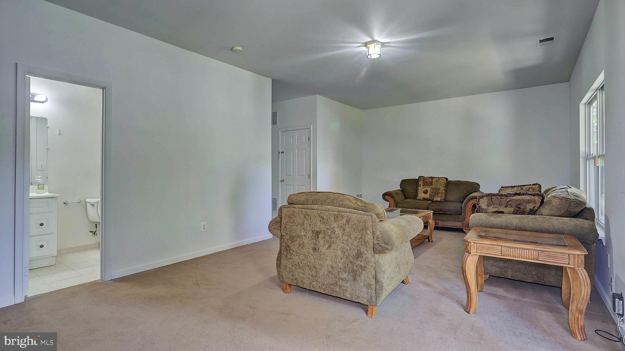 FAIR LAKES COURT - Residential