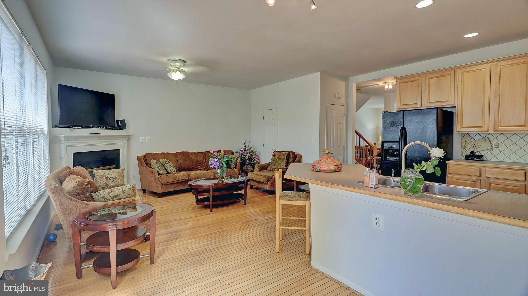 FAIR LAKES COURT - Residential