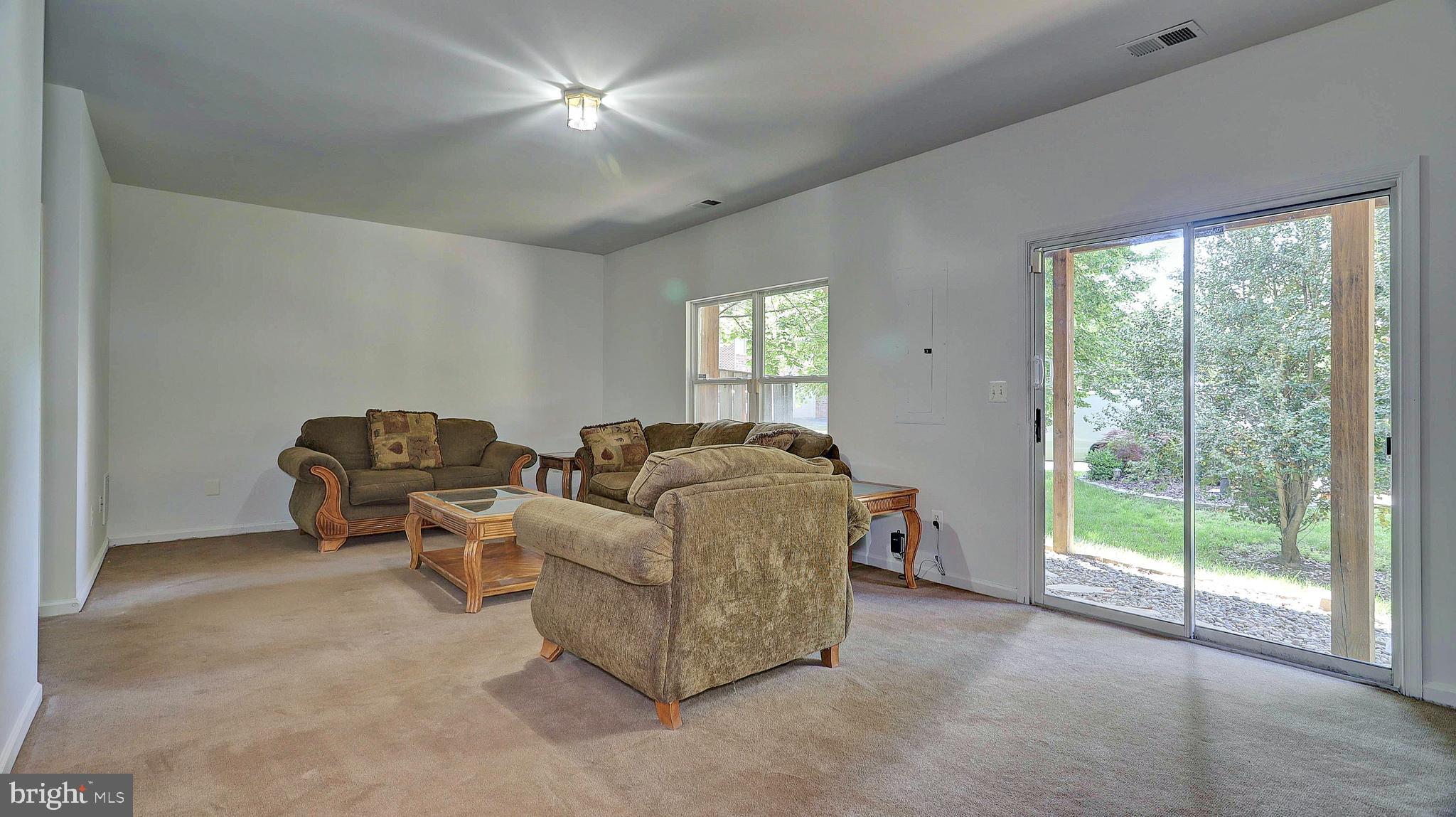 FAIR LAKES COURT - Residential