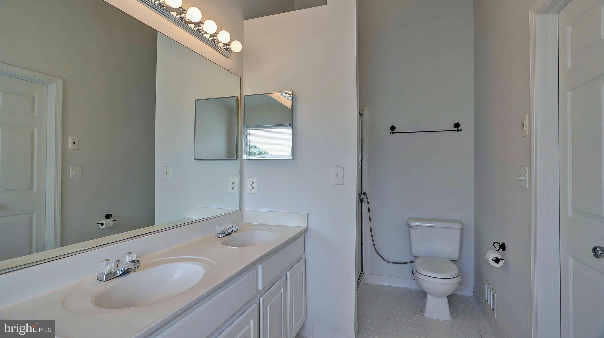 FAIR LAKES COURT - Residential