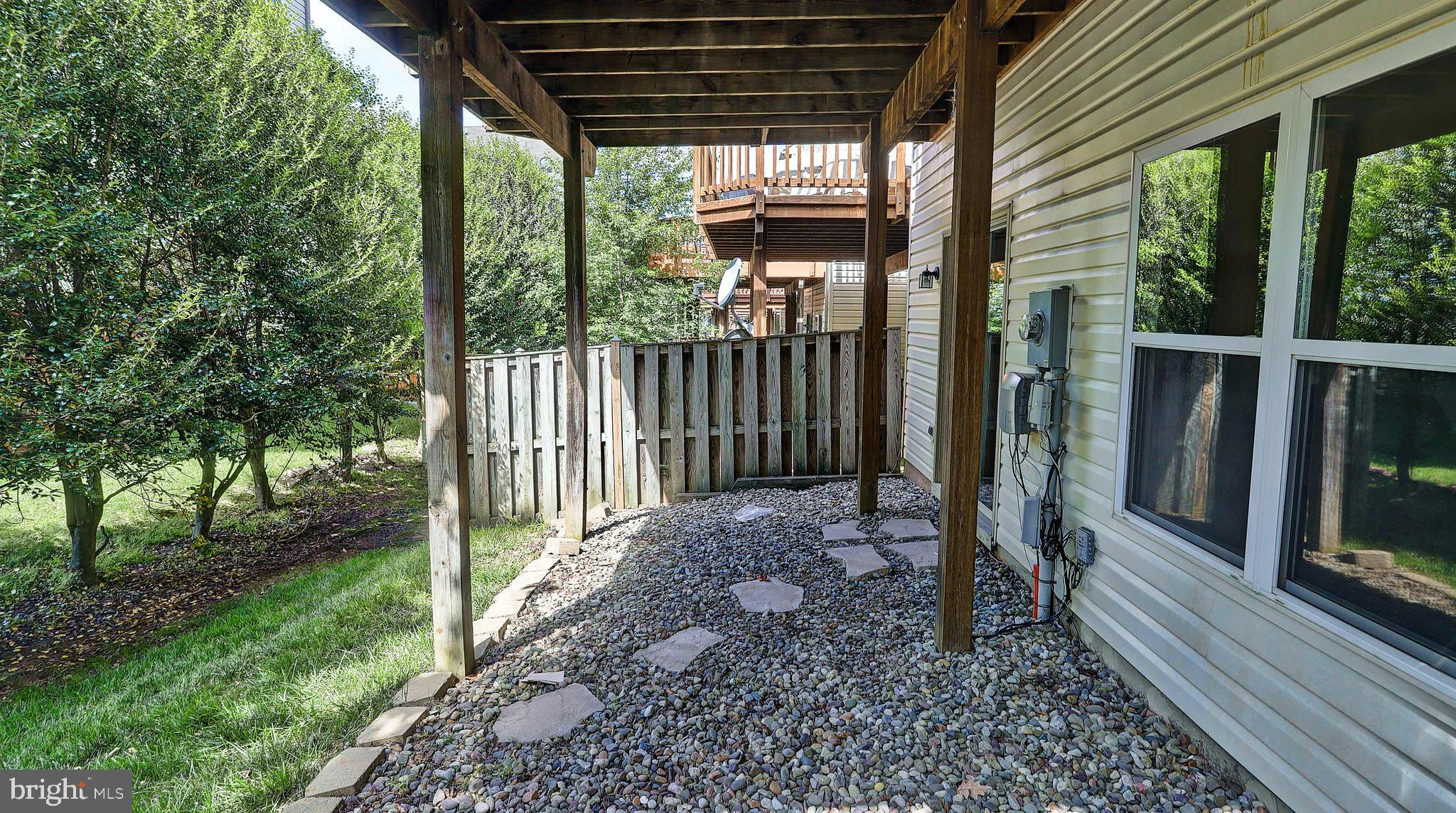 FAIR LAKES COURT - Residential