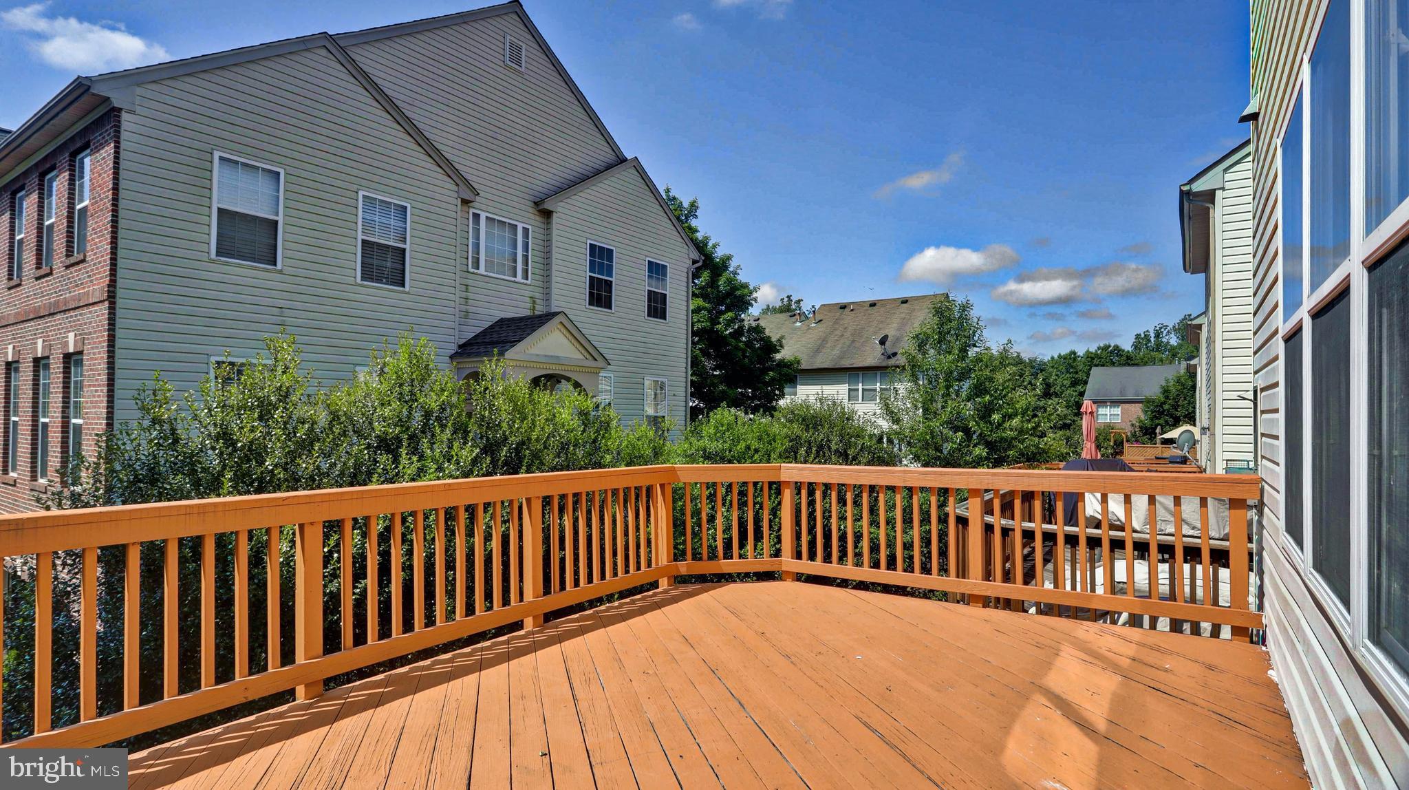 FAIR LAKES COURT - Residential