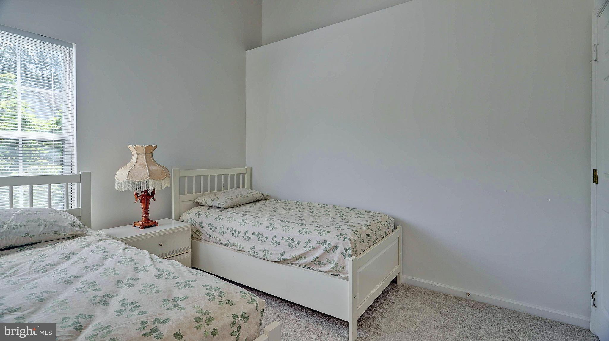 FAIR LAKES COURT - Residential