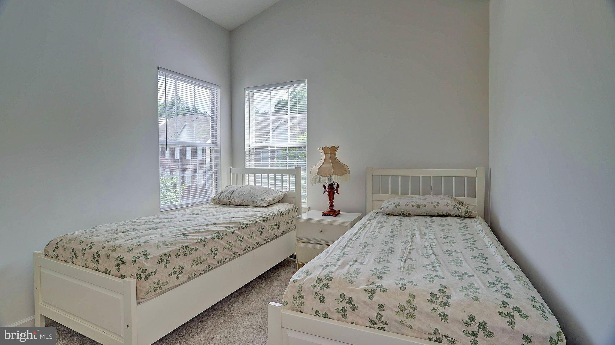 FAIR LAKES COURT - Residential