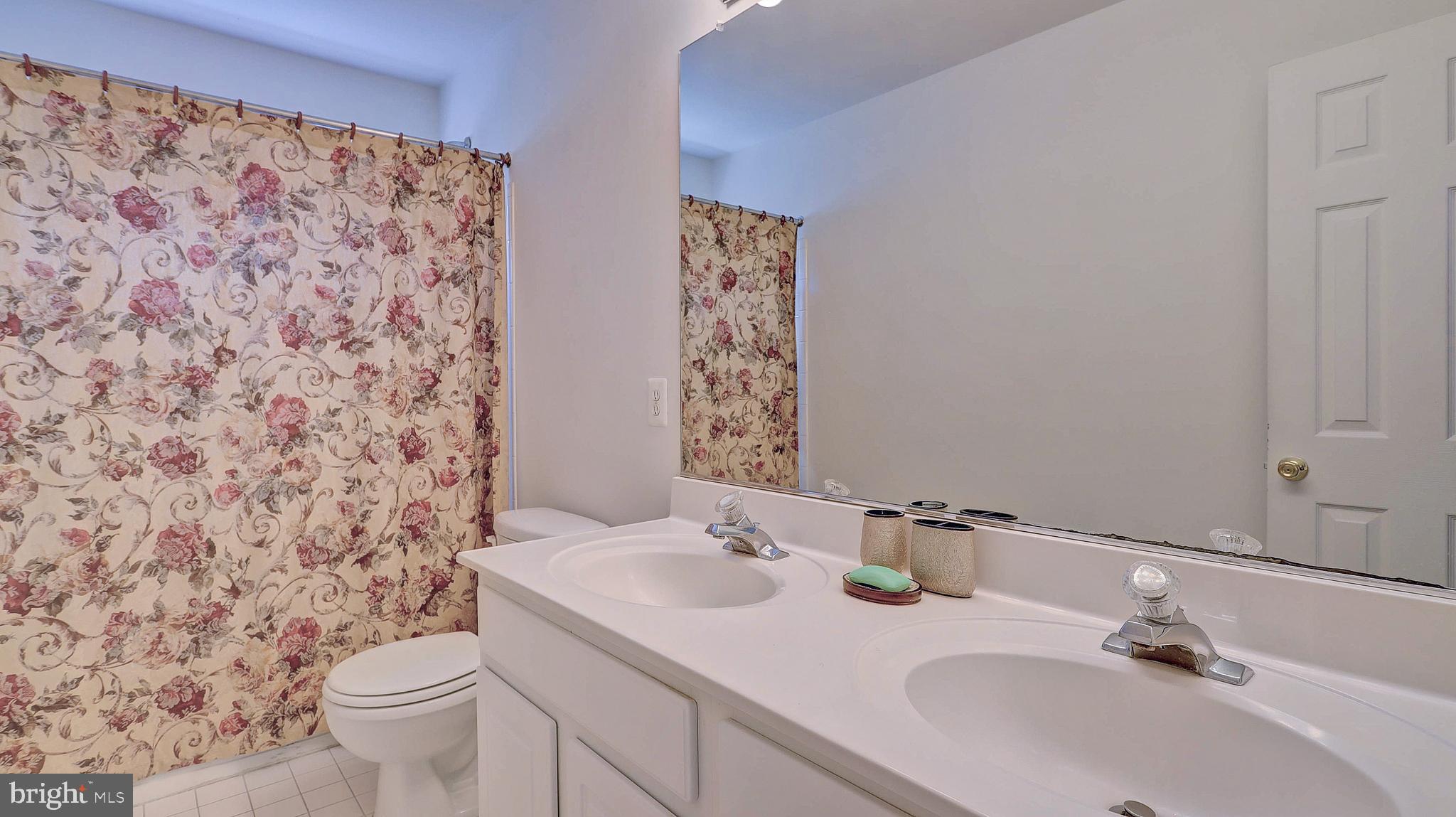 FAIR LAKES COURT - Residential