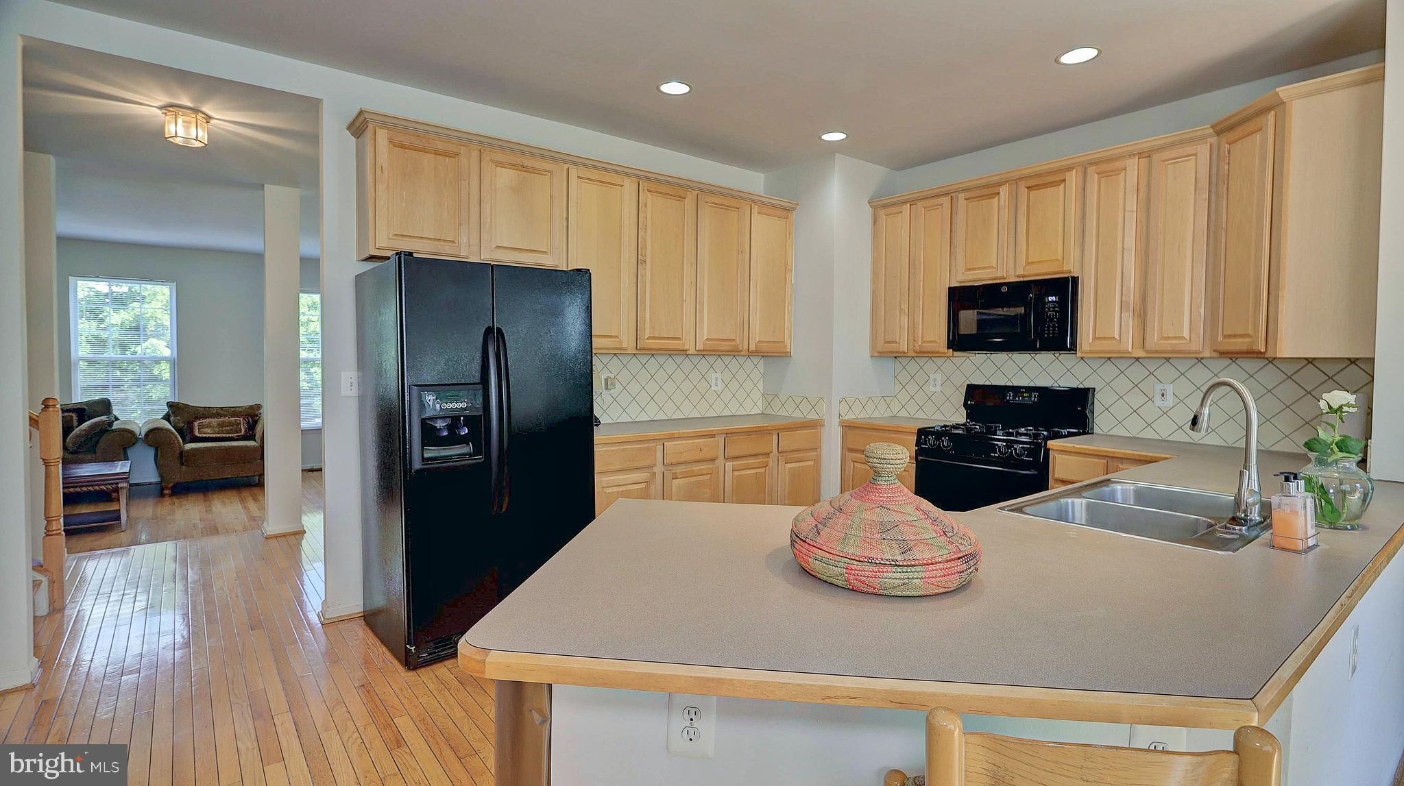 FAIR LAKES COURT - Residential