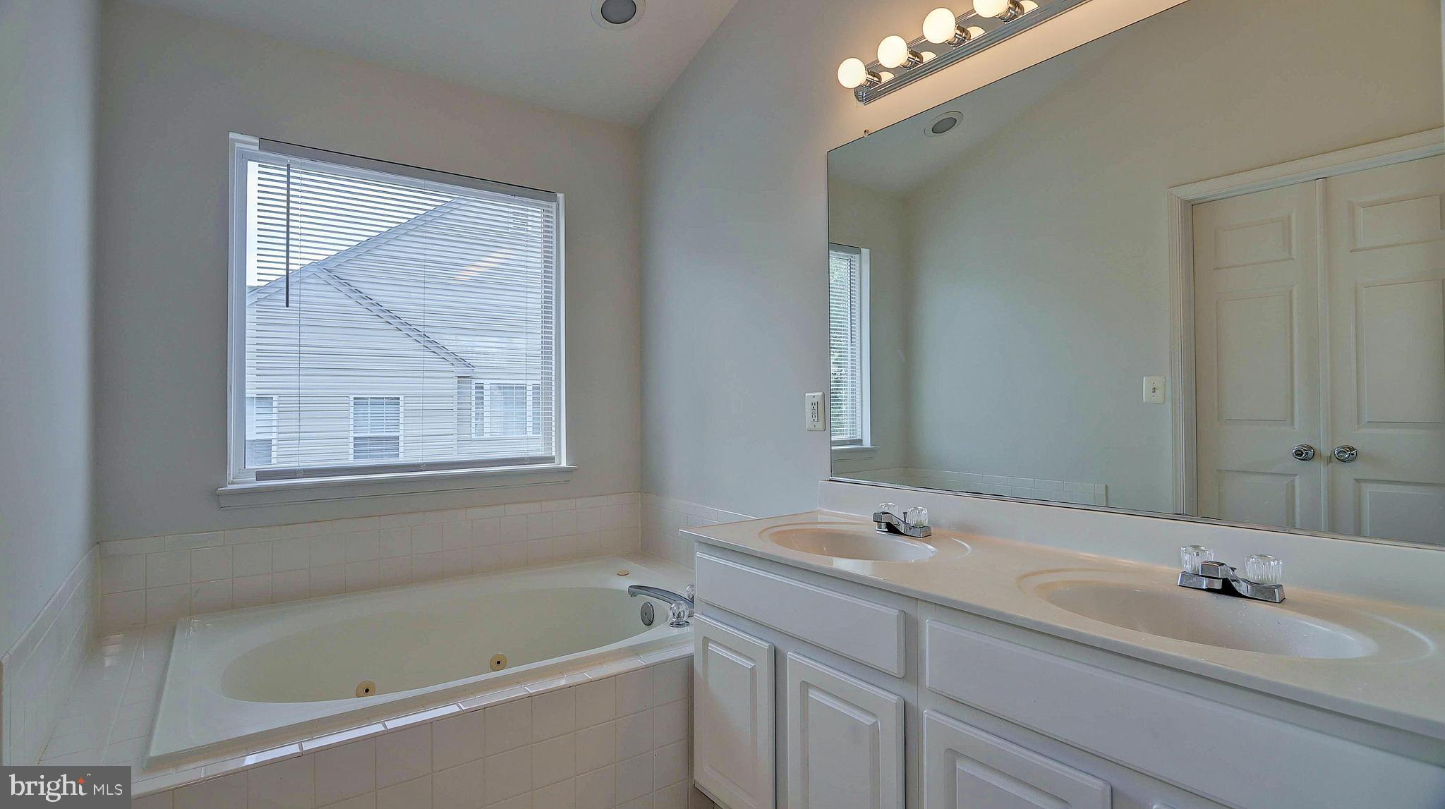 FAIR LAKES COURT - Residential