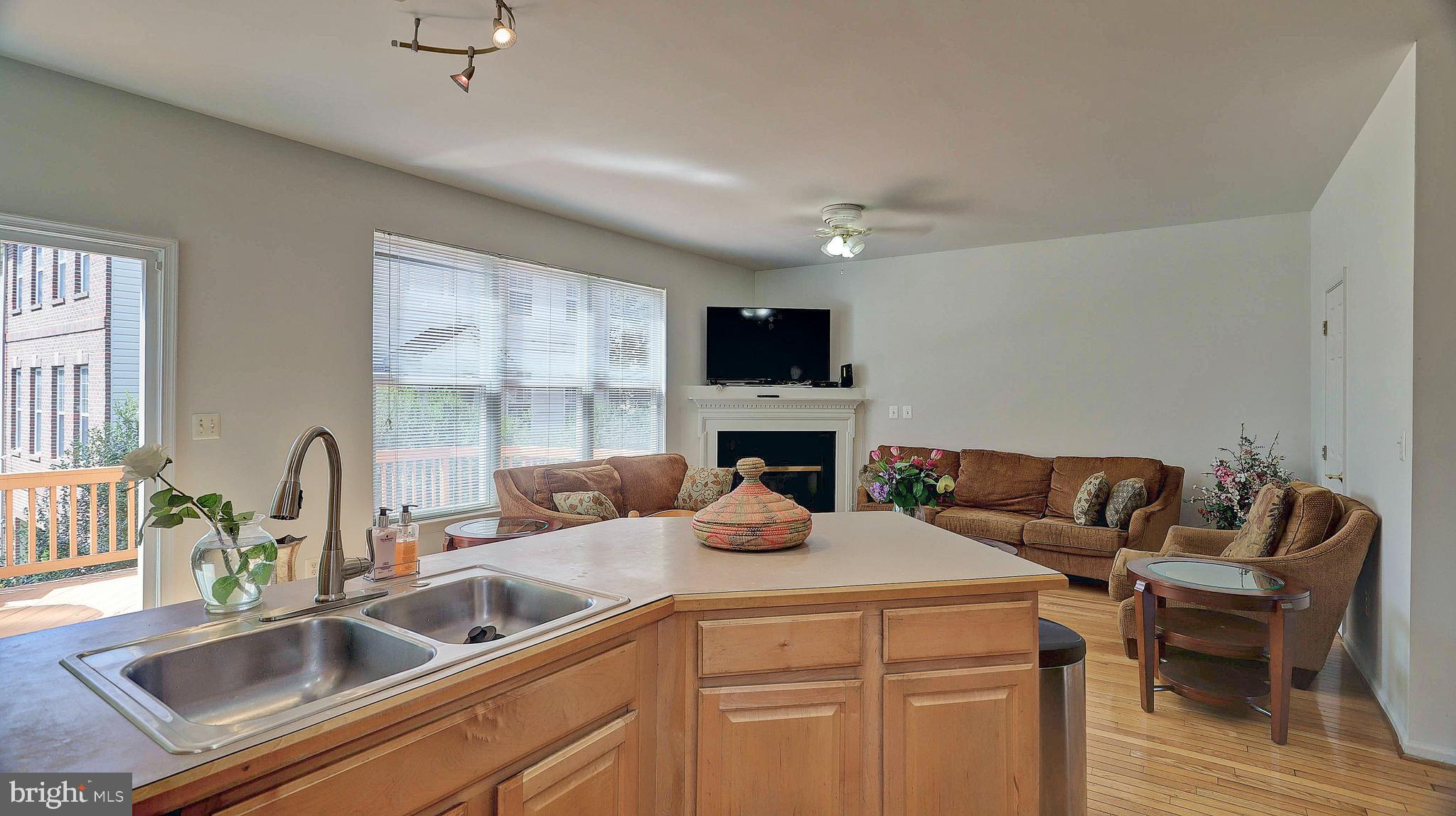 FAIR LAKES COURT - Residential