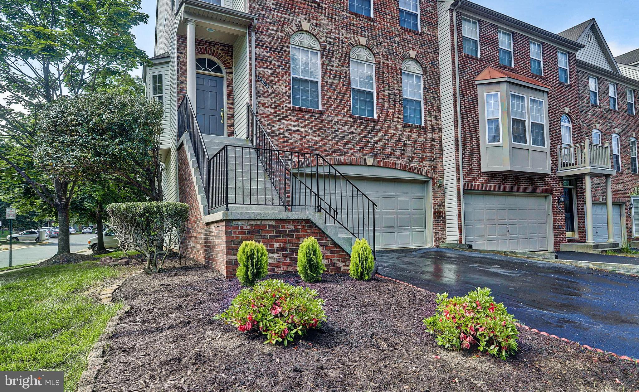 FAIR LAKES COURT - Residential