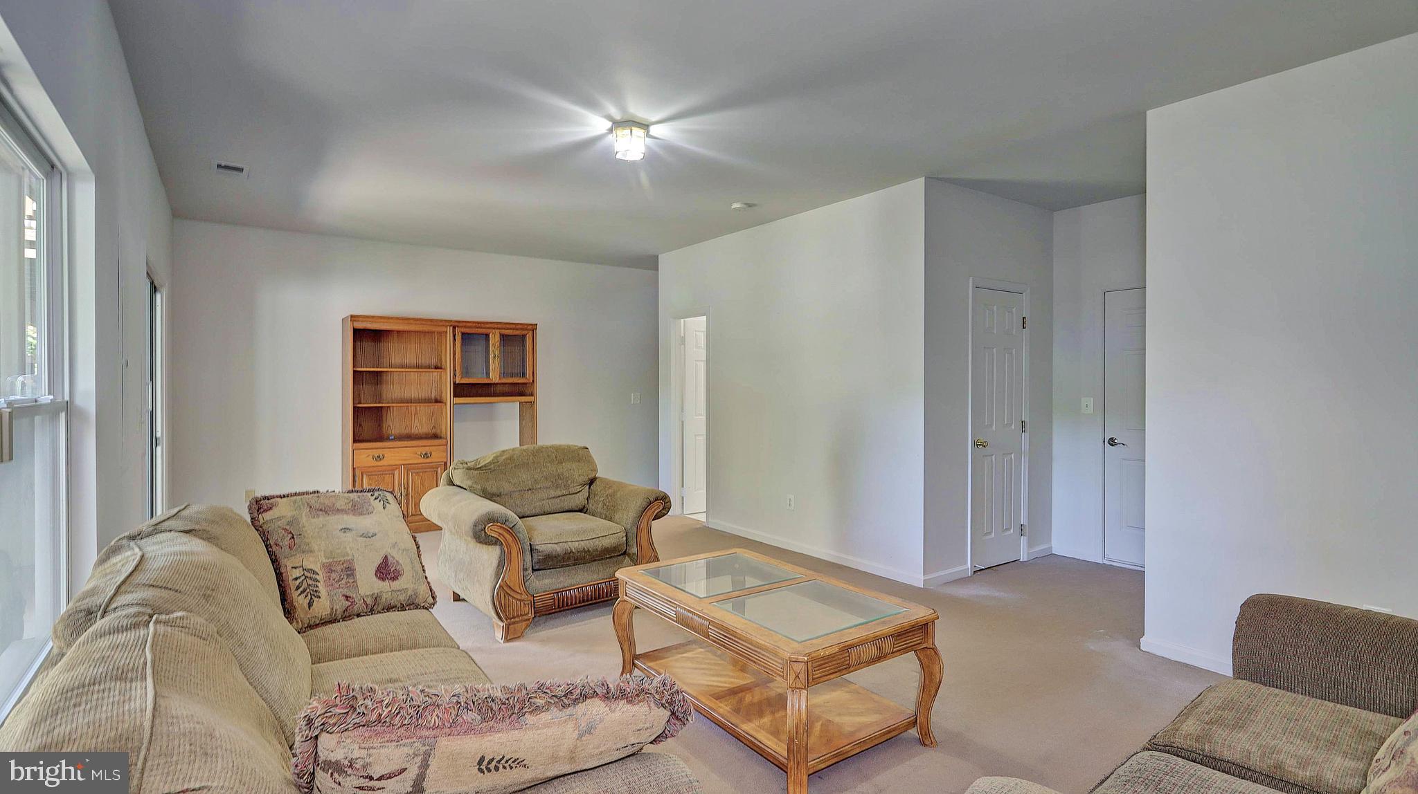 FAIR LAKES COURT - Residential