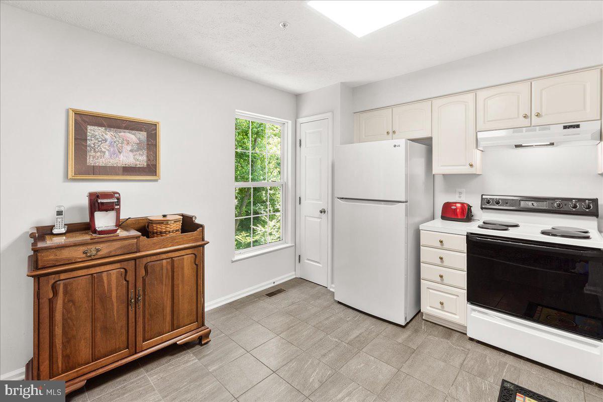 MAGRUDER VALLEY VILLAGE - Residential