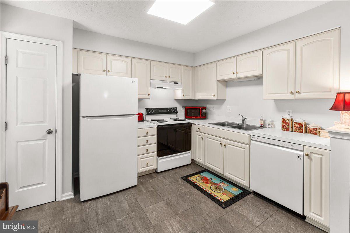 MAGRUDER VALLEY VILLAGE - Residential