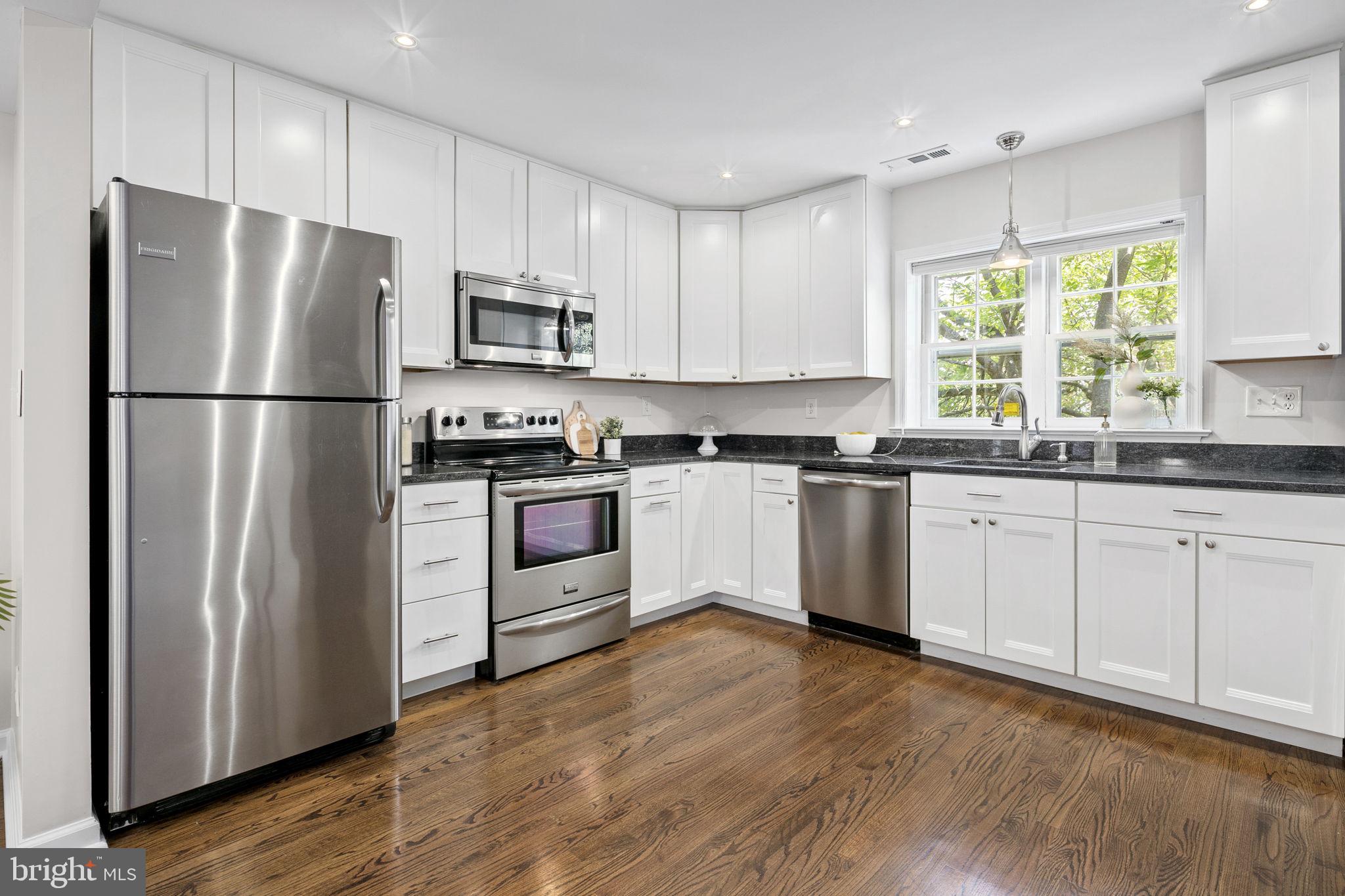 KENWOOD FOREST - Residential