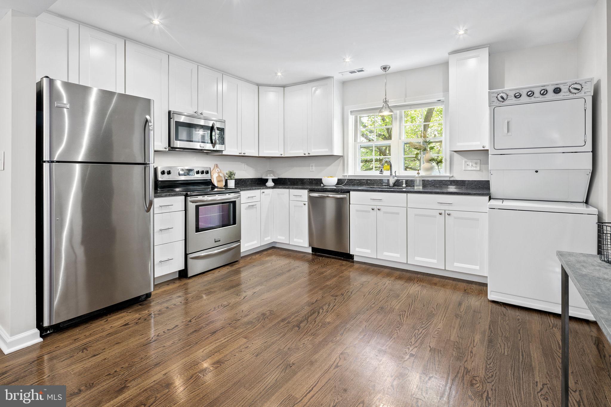 KENWOOD FOREST - Residential