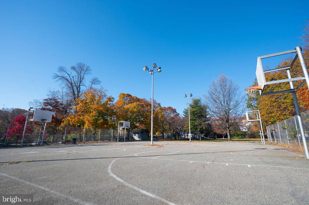 EAST FALLS - Residential