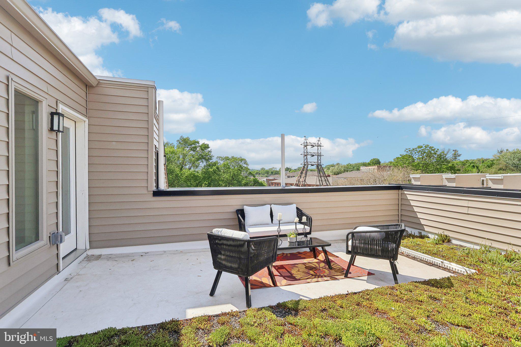 EAST FALLS - Residential