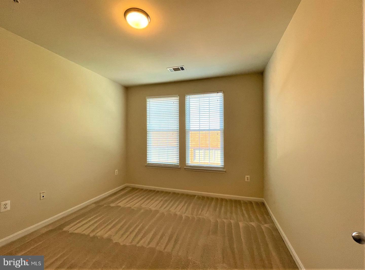 SOUTH ARLINGTON - Residential Lease