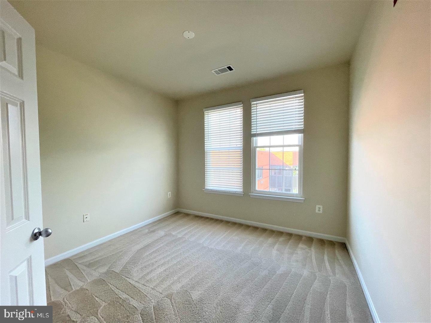 SOUTH ARLINGTON - Residential Lease