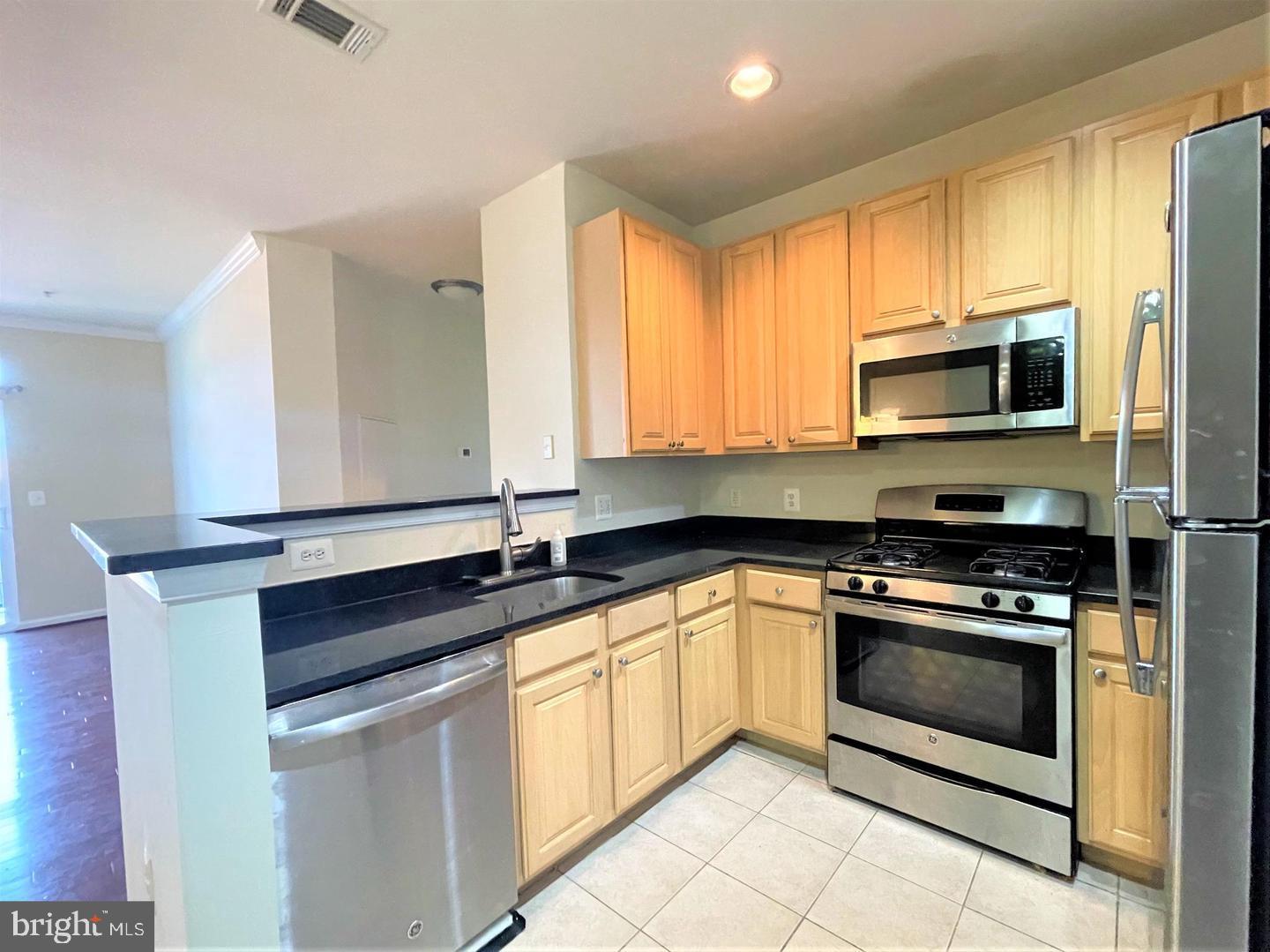 SOUTH ARLINGTON - Residential Lease