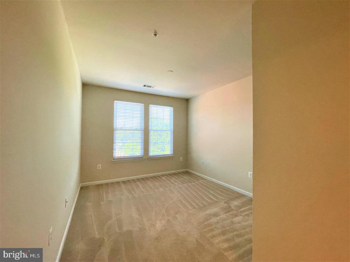 SOUTH ARLINGTON - Residential Lease