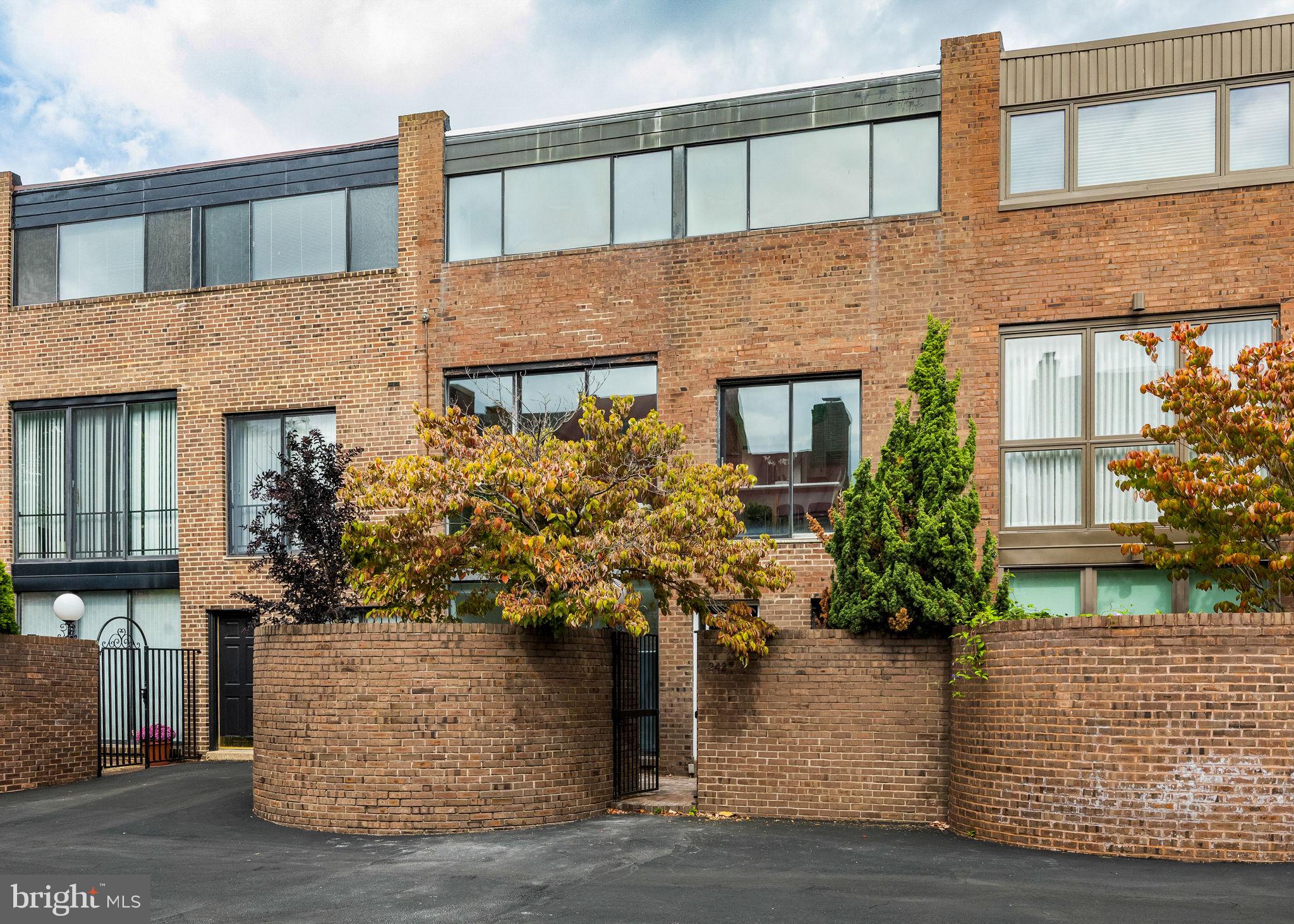 SOCIETY HILL - Residential