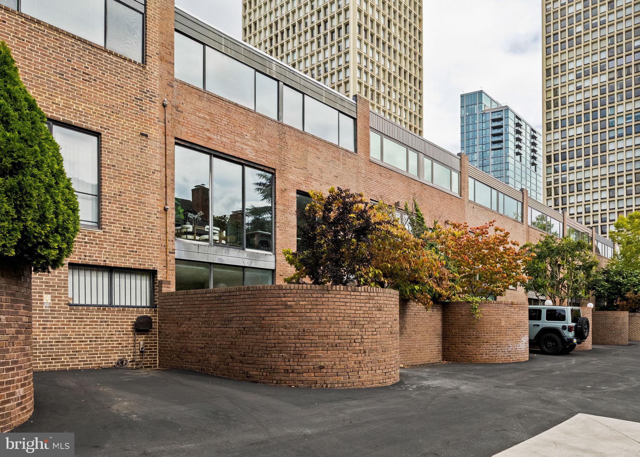 SOCIETY HILL - Residential