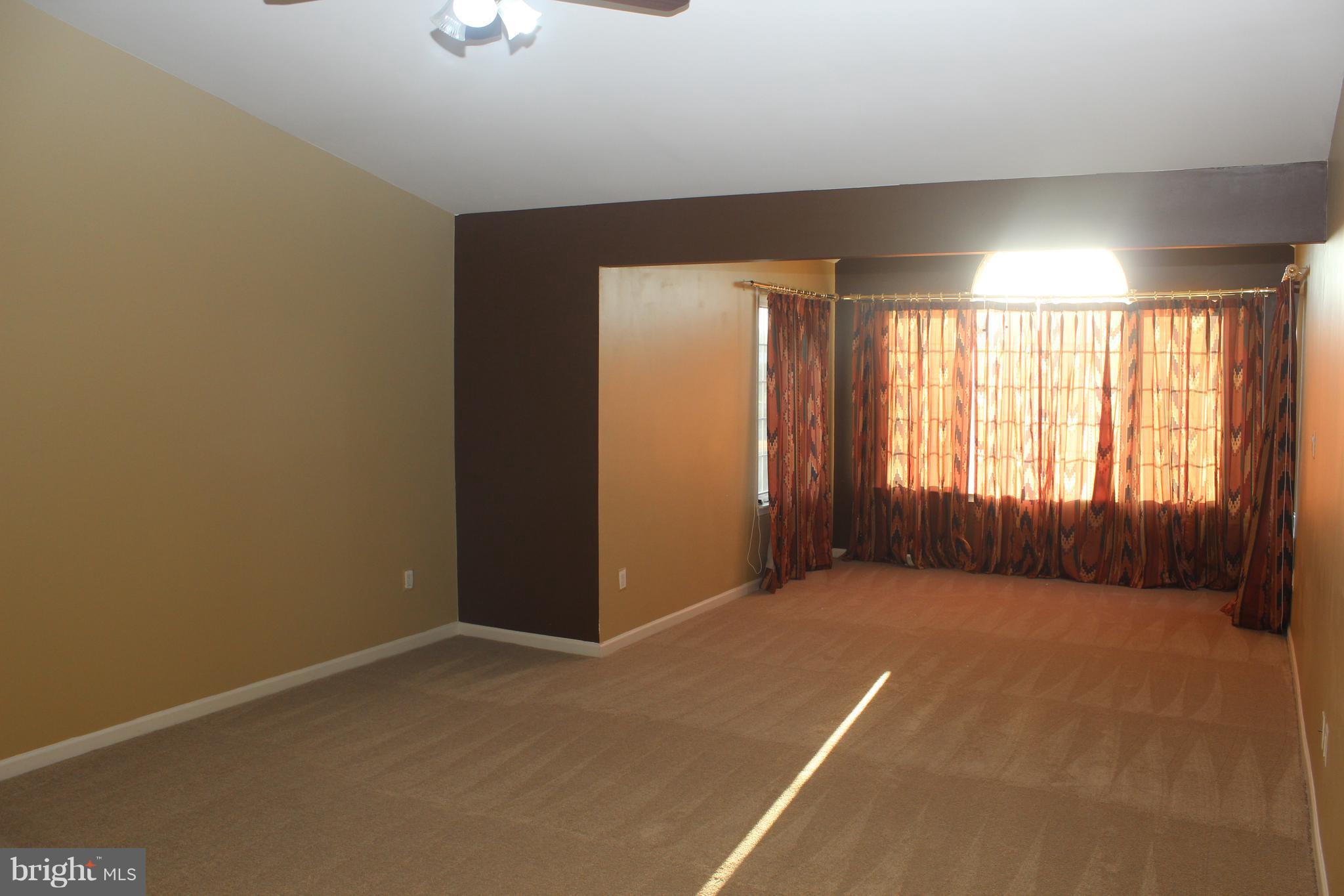 LOUDOUN VALLEY ESTATES - Residential Lease