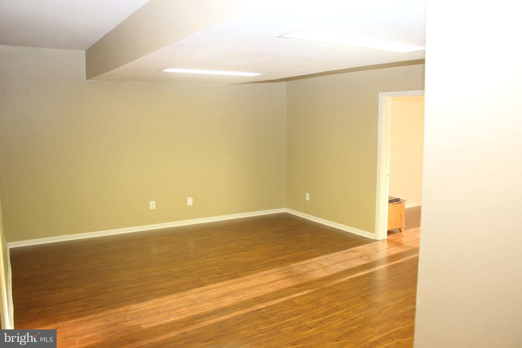 LOUDOUN VALLEY ESTATES - Residential Lease