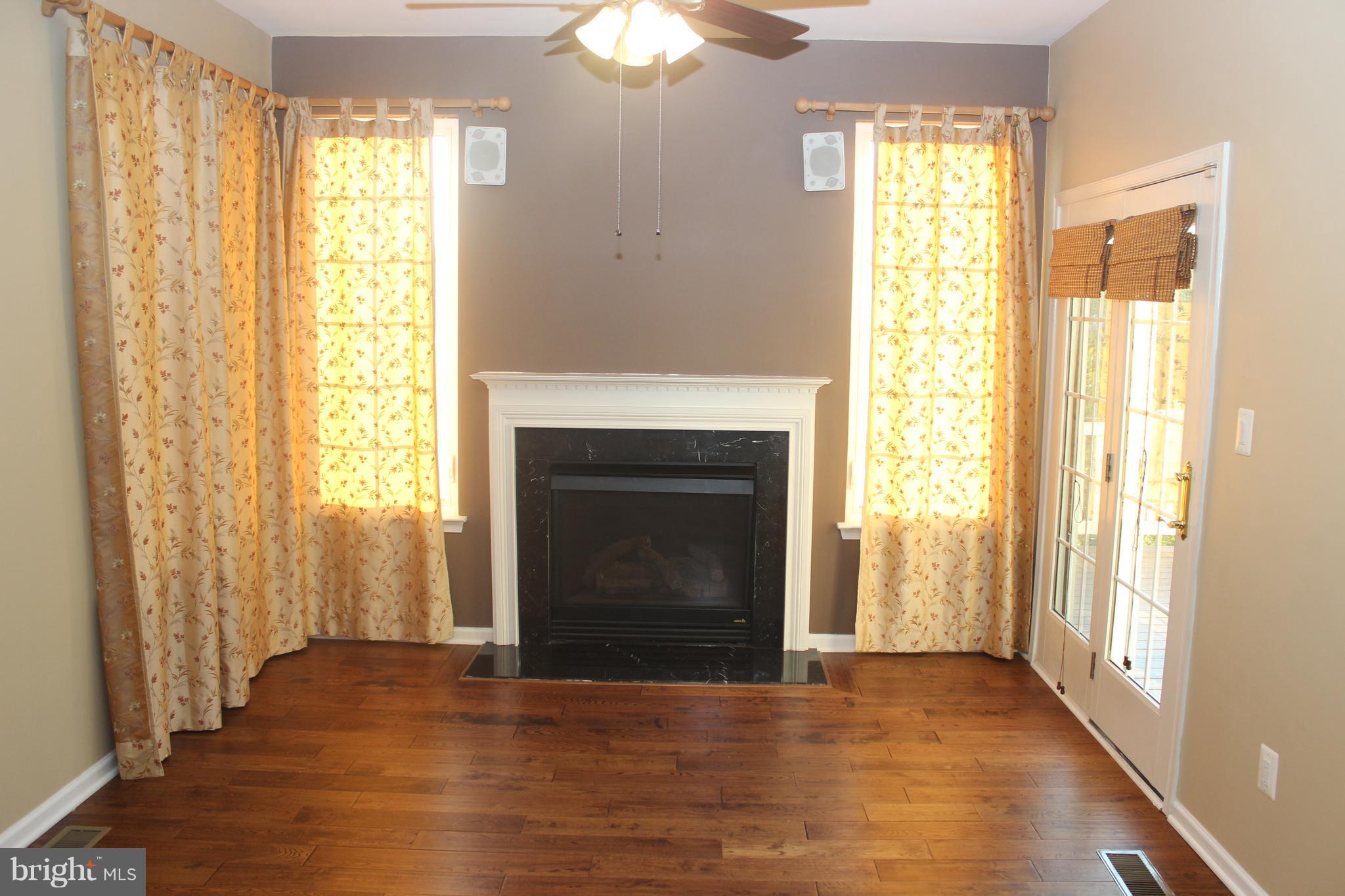 LOUDOUN VALLEY ESTATES - Residential Lease