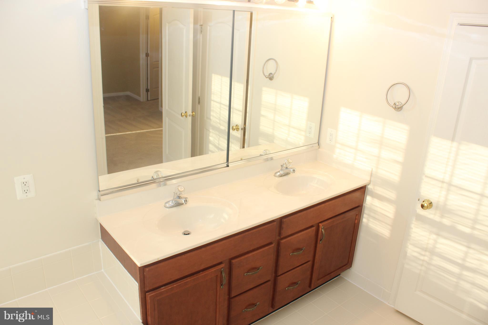 LOUDOUN VALLEY ESTATES - Residential Lease