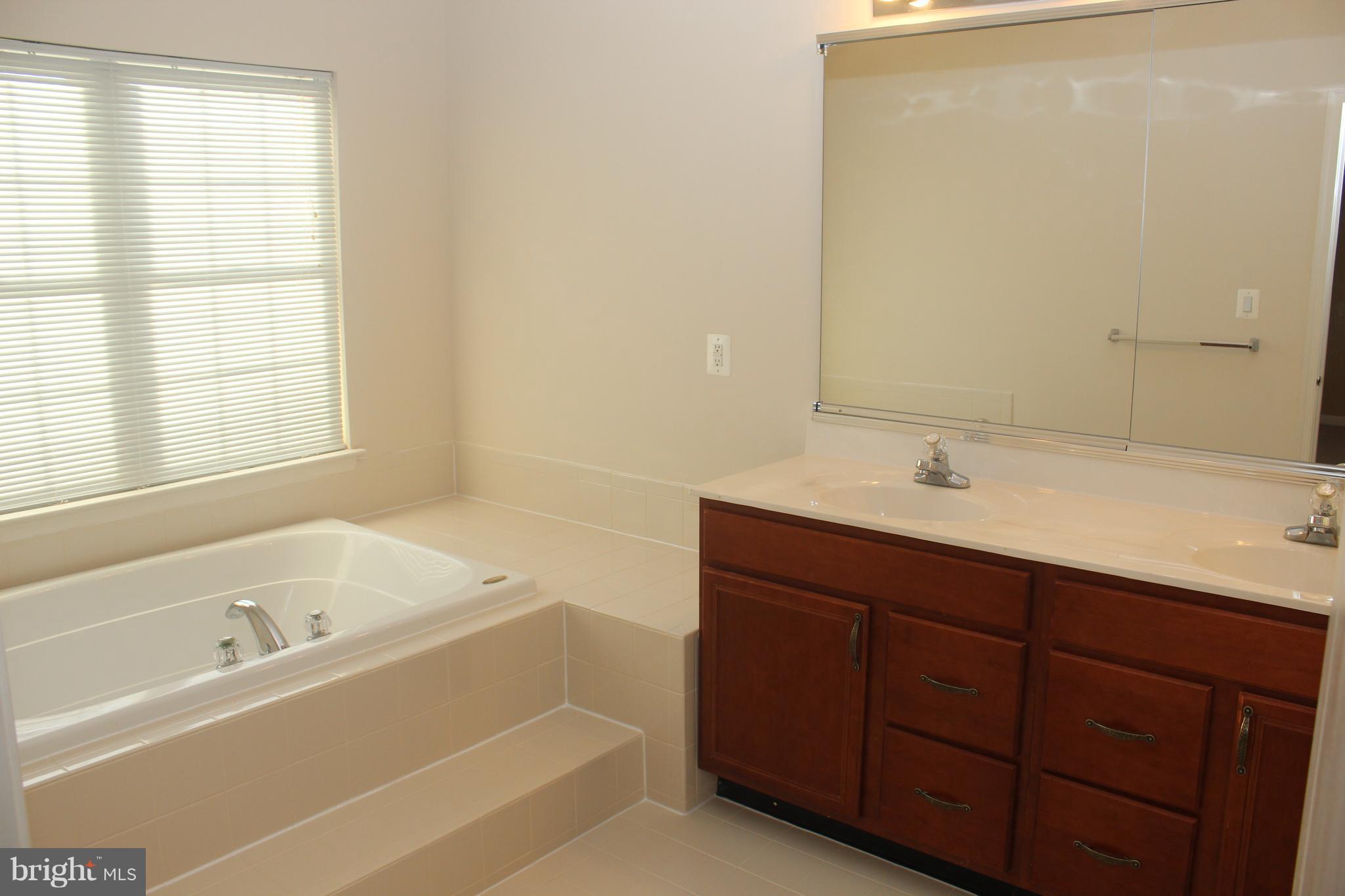 LOUDOUN VALLEY ESTATES - Residential Lease